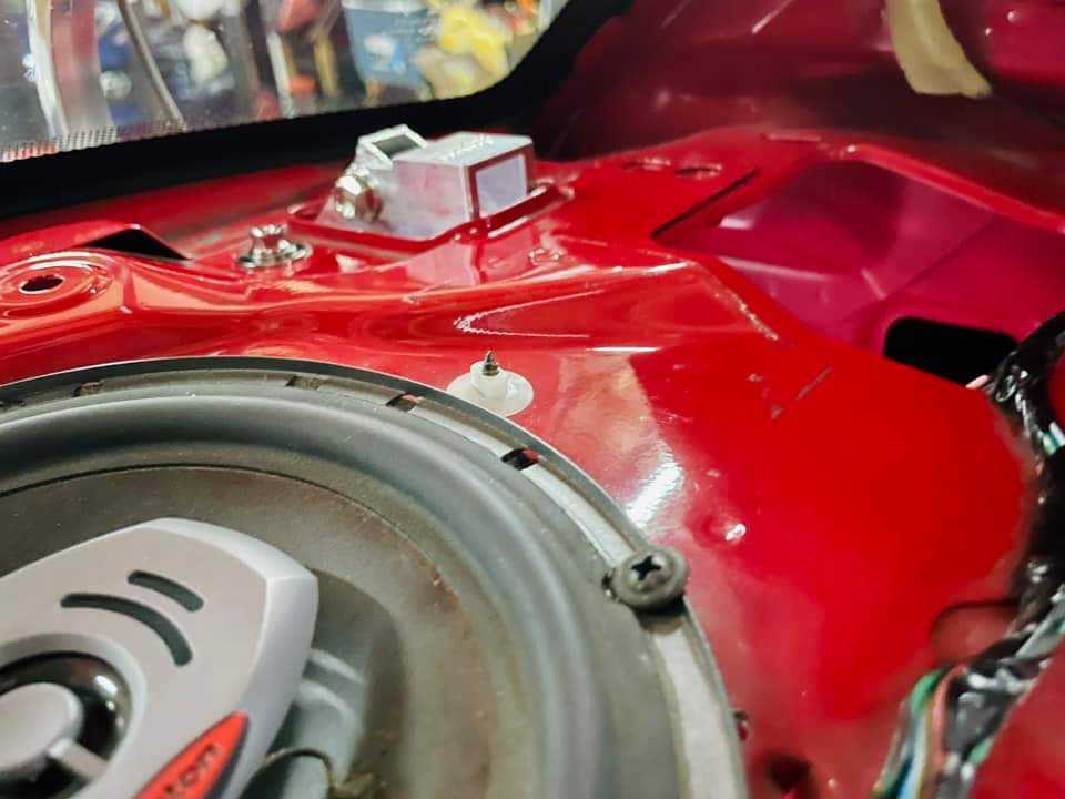 Aluminum trunk arms, billet aluminum hinge brackets, and complete titanium hardware. Evo 7/8/9 image 9