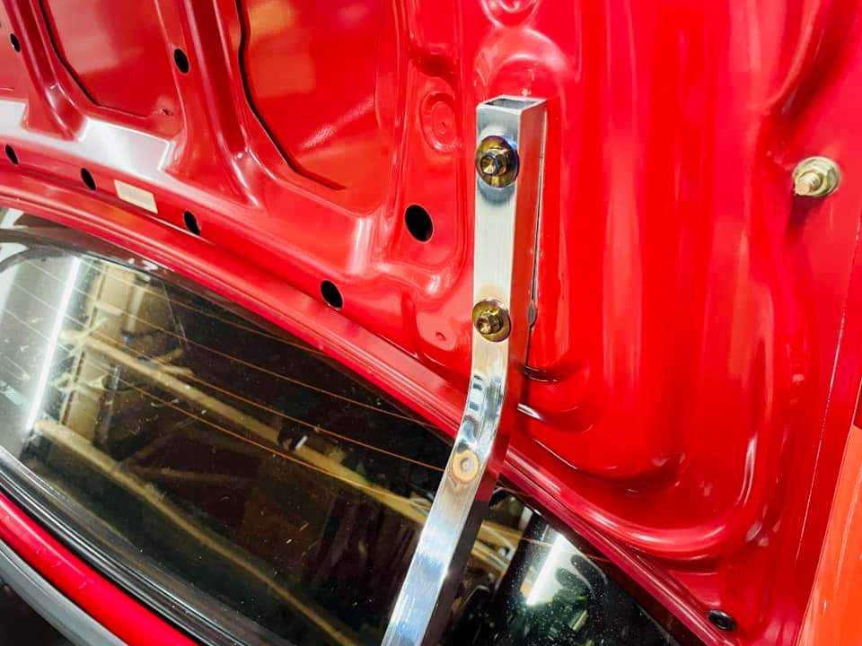 Aluminum trunk arms, billet aluminum hinge brackets, and complete titanium hardware. Evo 7/8/9 image 11